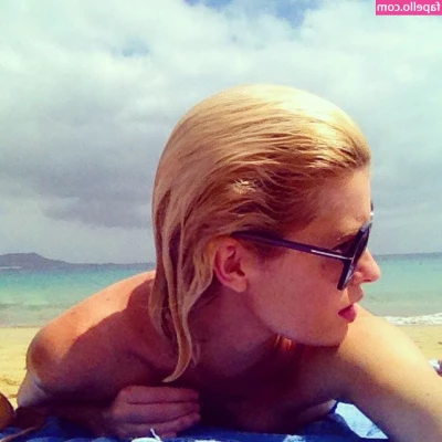 Adriana Abenia [ adriana-abenia ] - Do you have something special for me?😏