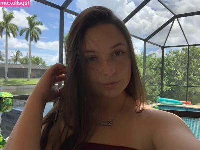 Desi - Hello guys  Do you love to cum on my face   I love to feel the sperms