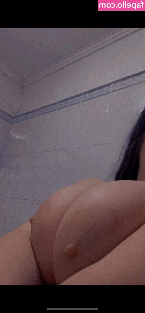 nadiaboobies04 - i just want to be fucked in a pool 😭😭