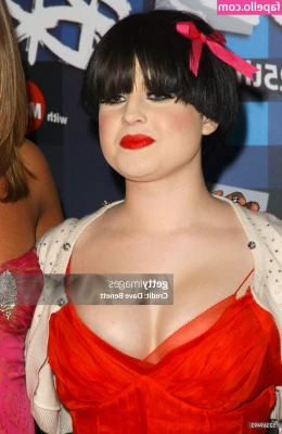 Kelly Osbourne [ kelly-osbourne ] - Swipe to see how many of my own toes I can get in my mouth!