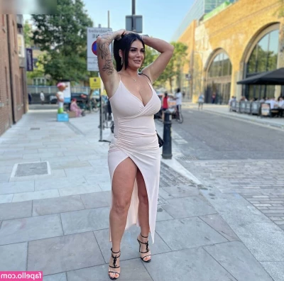 Emma Leigh [ emma-leigh ] - A Sunset with Sean Peek... Who said a broken arm wasn't sexy? I met