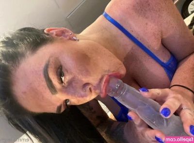 Emma Leigh [ emma-leigh ] - Send me a message with your personal wishes