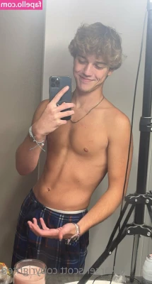 karsen.scott [ karsen-scott ] - Pushing pedals in my thongs and pretty blue toes