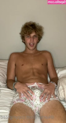 karsen.scott [ karsen-scott ] - Freshly clean come touch