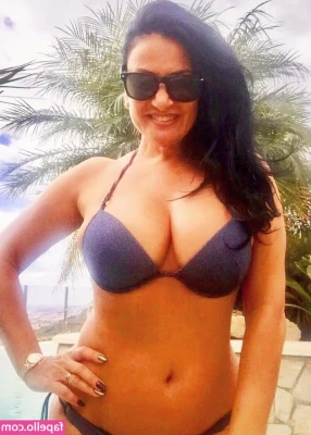 Angela Cavagna [ angela-cavagna ] - Here's a preview image from my new topless video FOXY'S RETURN - NEW