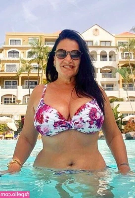 Angela Cavagna [ angela-cavagna ] - Offering discounts on photo sets  Message me if you re interested