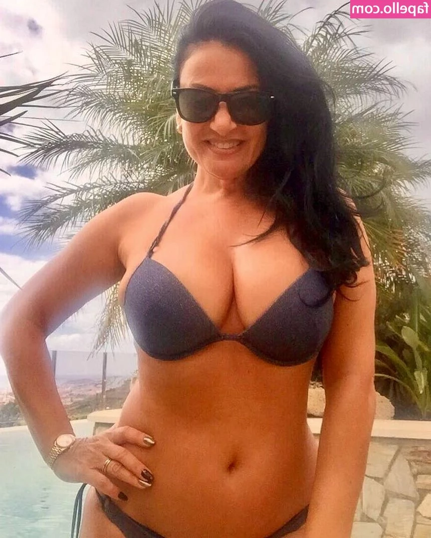 Angela Cavagna [ angela-cavagna ] - I love seeing that hardness grow behind your zipper 😜😈