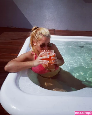 Agustina Guz [ agustina-guz ] - Pretty blonde mom with huge all natural 34GG's teases you in her