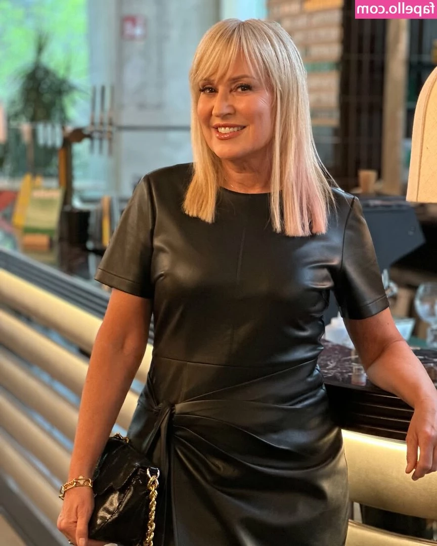 Nikki Chapman [ nikki-chapman ] - New Guy Sex Toy won the vote for tonight’s renew!! Next question: