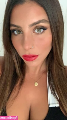 Tami Bar [ tami-bar ] - Wanna watch me get ready babe