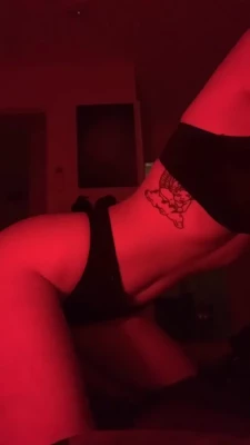 Carolyn Marcinkus [ carolyn-marcinkus ] - Game day vibes! Would you watch the game with me?