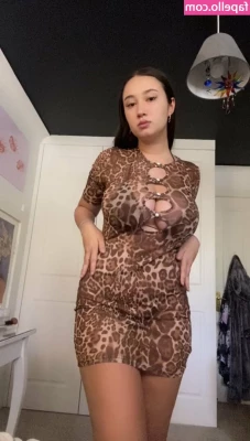 Issy H [ issy-h ] - pretty toes deserve to be sucked on