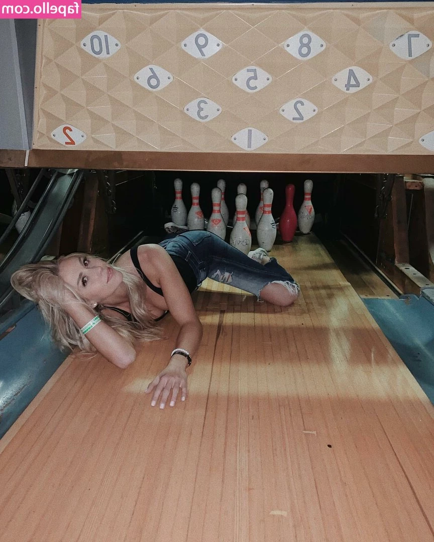 Jakki Farmer [ jakki-farmer ] - Can we kiss while you fuck my 4th hole?
