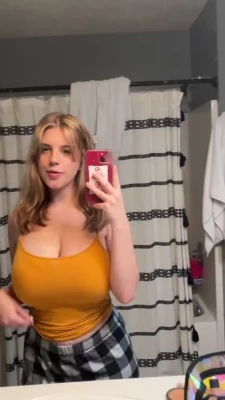 Haley Z [ haley-z ] - Ok folks check it out my night in a king suite room with a jacuzzi