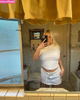 Holly Youpa [ holly-youpa ] - Just for jiggles