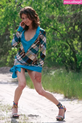 ShowyBeauty - hands up!
