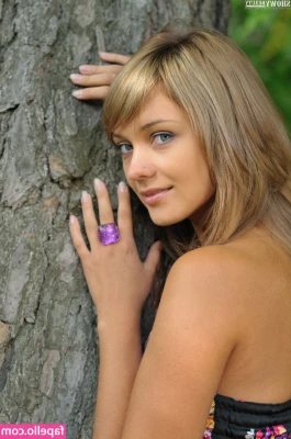 ShowyBeauty - swipe for a peep
