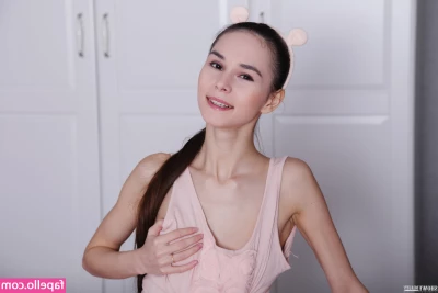 ShowyBeauty - We could take turns sucking each other off as we walk along the