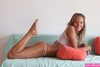 ShowyBeauty - you walk in on your girl like this, wyd?