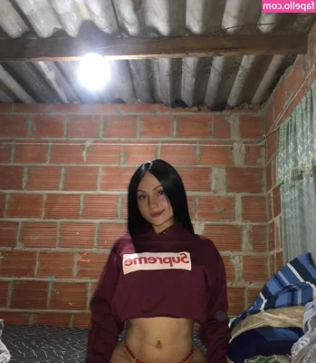 soy_danni18 [ soy-danni18 ] - To answer the question...sports bra is the uniform all day every day