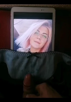 Caroline Haas [ caroline-haas ] - here’s me popping bubble rap with my titties trying to be sexy and