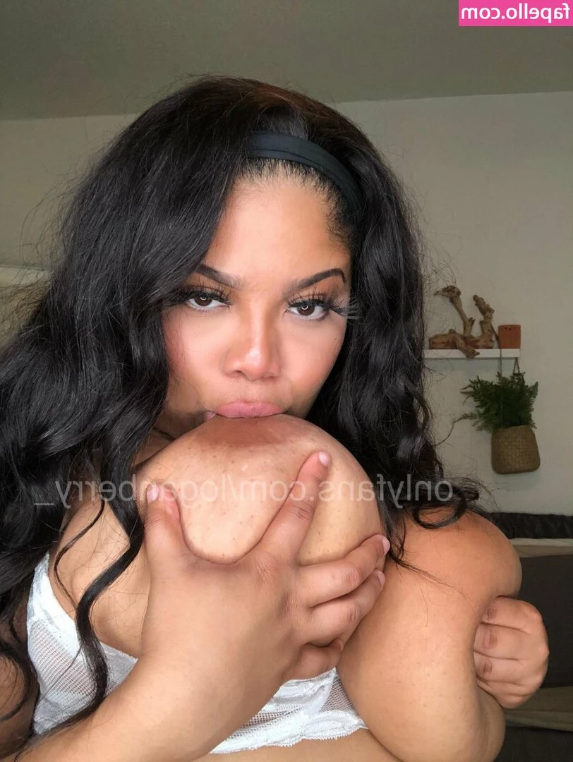 Gabrielle Logan [ gabrielle-logan ] - I hope everyone is having a good week! 💋