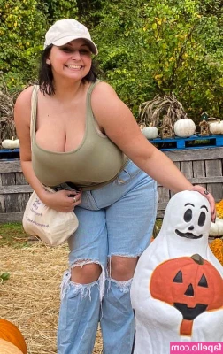 Caroline Casbon [ caroline-casbon ] - J aime bien être sexy   J espère que vous aimez xx