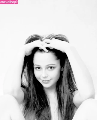ImSarahisizzu - For this years Christmas I’m gonna randomly gift people here<3
