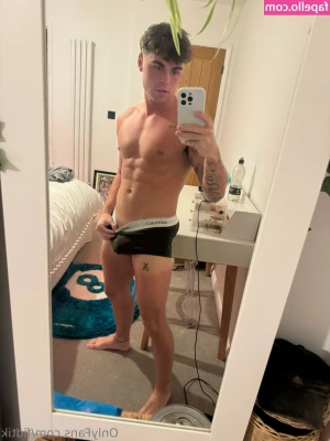 fidtik - Oiled up for a tanning sesh