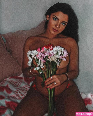 Hannah M [ hannah-m ] - In case you re wondering what I m doing  I m waiting on my bed naked