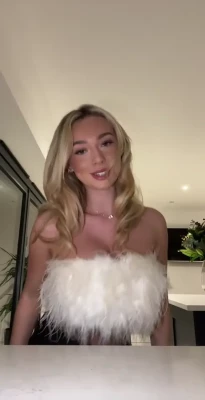 Isabella B [ isabella-b ] - Do you want to enjoy with me? 👀