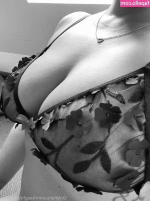 naughty_girl-free [ naughty-girl-free ] - Swipe right for something sweet