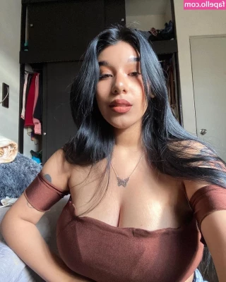Fernanda V [ fernanda-v ] - Trying out some pasties a little too much for IG