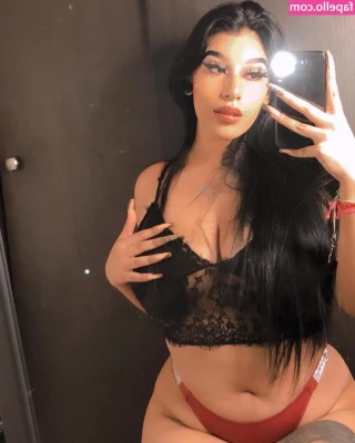 Fernanda V [ fernanda-v ] - fish nets 😍😍