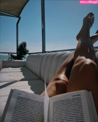 Daria Perel [ daria-perel ] - is it the weekend yet  xx