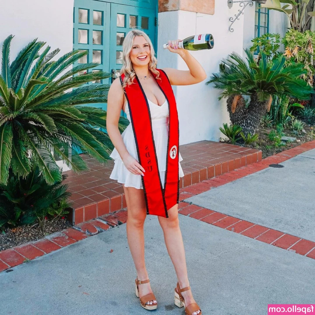 Olivia Haigh [ olivia-haigh ] - 🏈Happy Super Bowl Sunday!!!!!! 🏈 Are you with me, or against