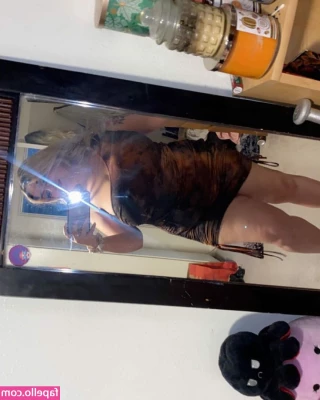 drearoseee - Am I cute without makeup?