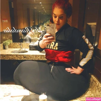 itsRandalin - Settled into the living room, I'm offering a front-row view that's