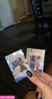 Sav - Oh look who’s got her booty out again