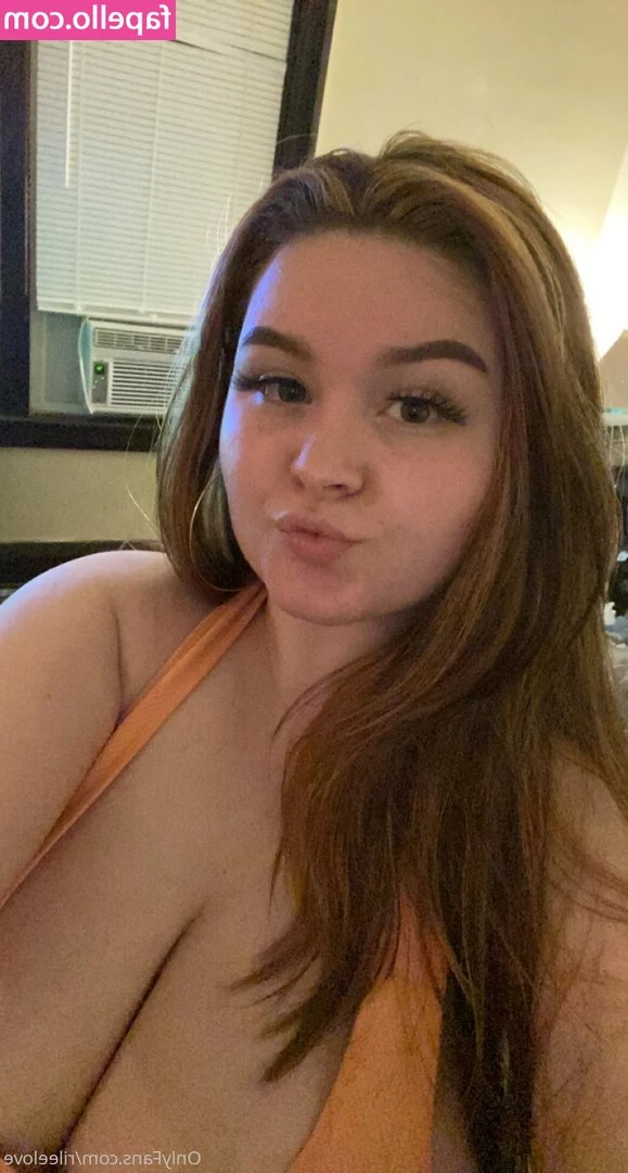 Rileelovee - SEXTAPE - 10+ minutes - DEEP throat turns into hardcore sex