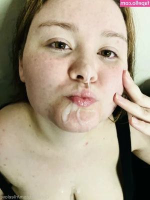 Rileelovee - does the red catch your eyes babe? 😈