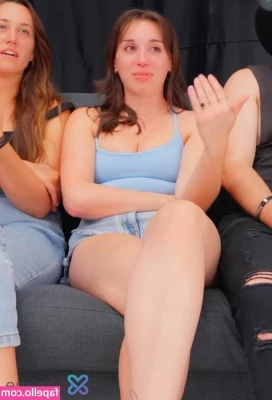 Abby Boom [ abby-boom ] - Snuck away from breakfast and took some sneaky feet pics for you all