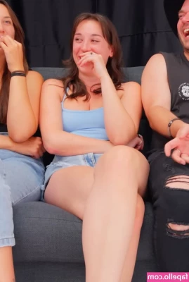 Abby Boom [ abby-boom ] - Parte 4 con este loco hetero 📽 Sus ricos sentones en el sofá,