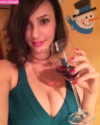 Alysha Grace Marko [ alysha-grace-marko ] - @sexycollegegirl19 and I are having lots of fun tonight😉 who wants