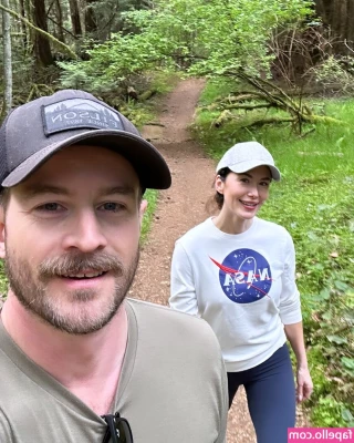 Jewel Staite [ jewel-staite ] - 𝗔𝗿𝗲 𝘆𝗼𝘂 𝘁𝗵𝗶𝗻𝗸𝗶𝗻𝗴 𝗼𝗳