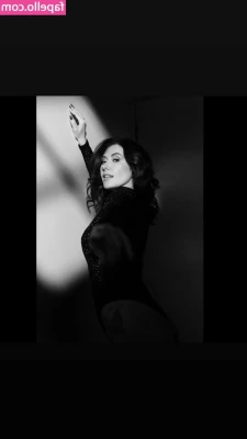Jewel Staite [ jewel-staite ] - Sol y calor... Me encanta!! 🥰🥰🥰