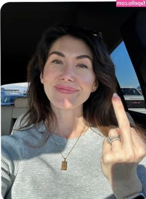 Jewel Staite [ jewel-staite ] - Finger fucking good!