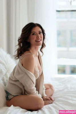 Jewel Staite [ jewel-staite ] - SPECIAL *** I am going to be BOOKING SKYPE SHOWS *** for next week.