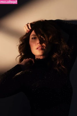 Jewel Staite [ jewel-staite ] - I'm a bit in holidays rn ❤️ With my family :)