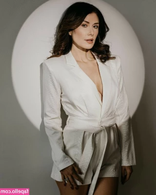 Jewel Staite [ jewel-staite ] - Good evening  mein hoomans  Welcome to mein OnlyFans  Hope you join